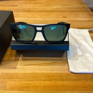 Roka Kona Sunglasses Matte Black w/ Dark Carbon Polarized Lens